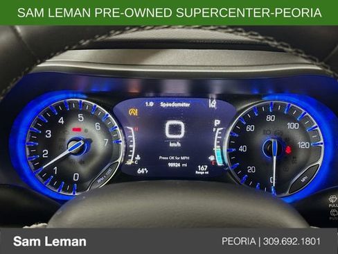 Used 2022 Chrysler Pacifica Touring-L image 12