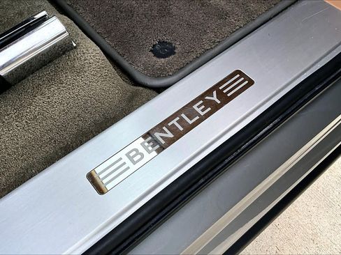 Used 2017 Bentley Bentayga AWD/4WD image 10