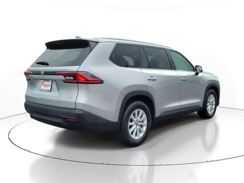 Used 2025 Toyota Grand Highlander FWD image 4