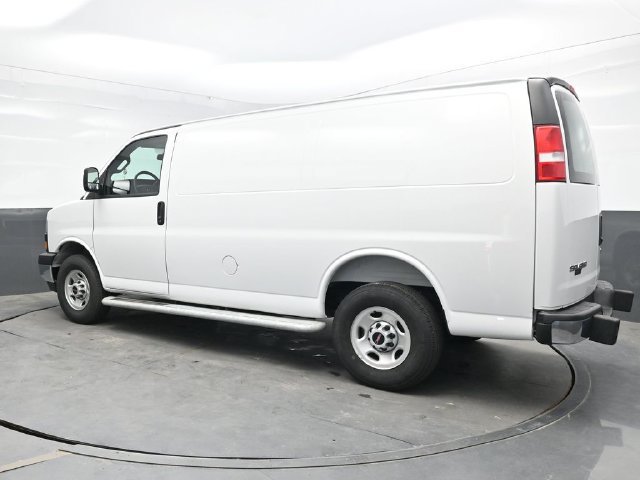 Used 2025 GMC Savana 2500 w/ Driver Convenience Package RWD image 4