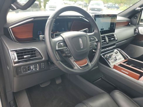 Used 2022 Lincoln Navigator Reserve AWD/4WD image 13