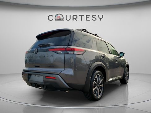New 2026 Nissan Pathfinder Platinum image 4