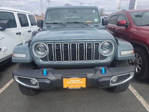 Used 2024 Jeep Wrangler Unlimited Sahara image 2