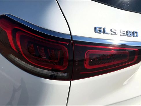 Certified 2021 Mercedes-Benz GLS 580 4MATIC image 24