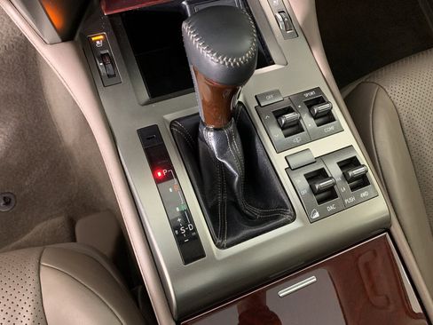 Used 2017 Lexus GX 460 Luxury w/ Preferred Accessory Package image 26