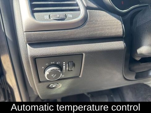 Used 2017 Jeep Grand Cherokee Altitude RWD image 19