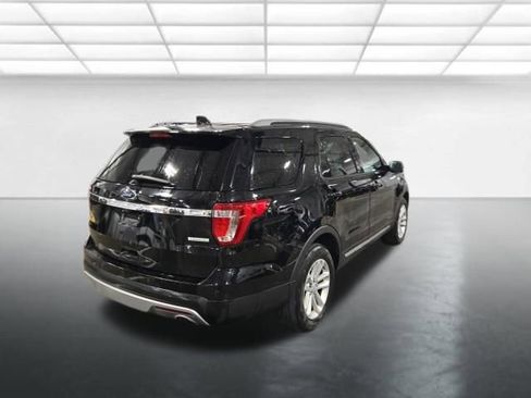 Used 2017 Ford Explorer XLT w/ Equipment Group 201A FWD image 5