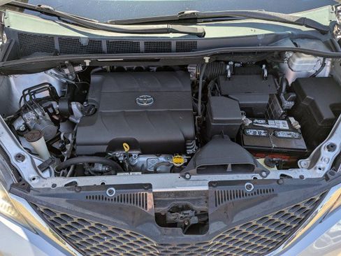 Used 2014 Toyota Sienna SE FWD image 31