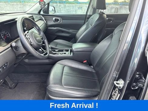 Used 2023 Kia Sorento EX w/ Panoramic Sunroof Package FWD image 2