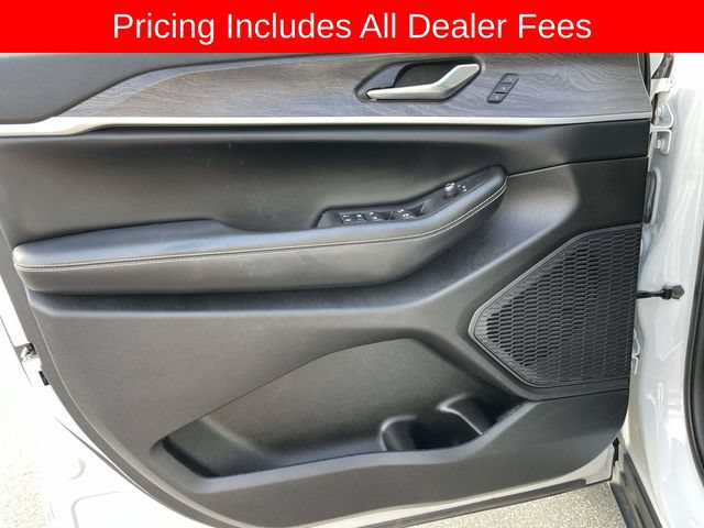 Used 2023 Jeep Grand Cherokee L Limited w/ Luxury Tech Group II AWD/4WD image 21