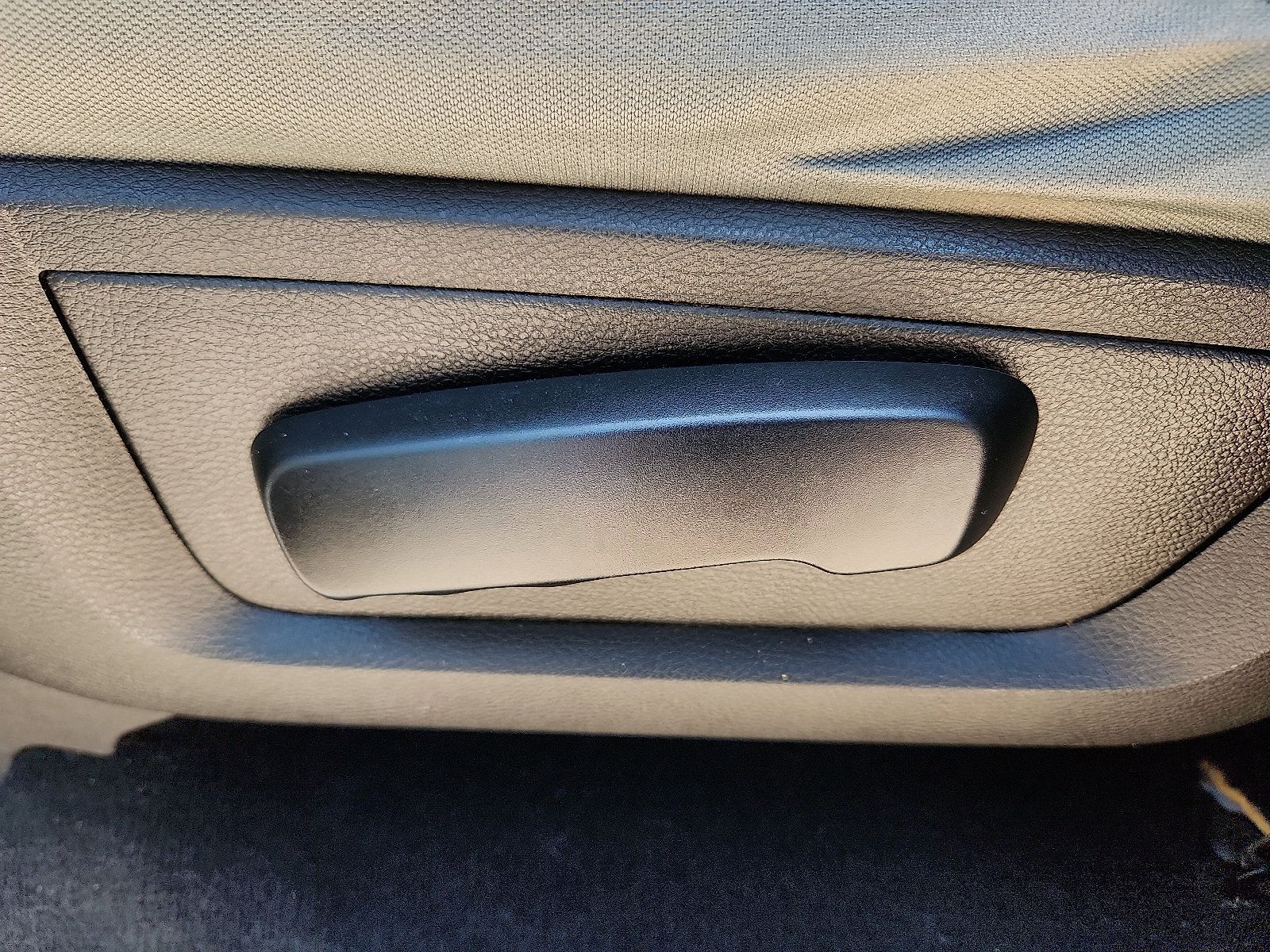 Used 2020 RAM 1500 Classic SLT AWD/4WD image 14