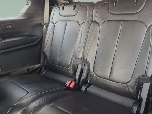 Used 2025 Jeep Grand Cherokee L Limited AWD/4WD image 10