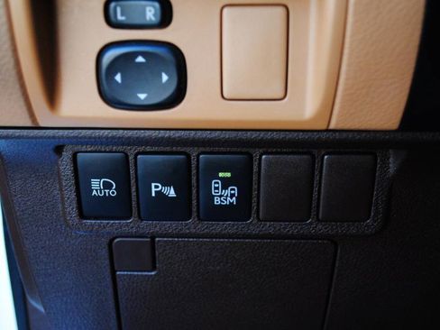 Used 2017 Lexus ES 350 Premium w/ Navigation System Package image 33