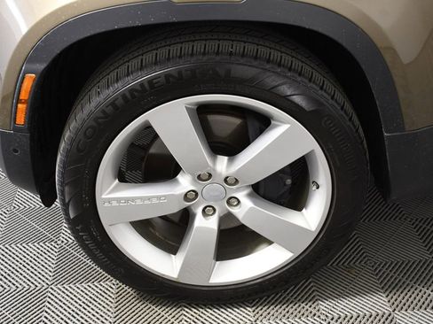 Used 2020 Land Rover Defender 110 First Edition image 11