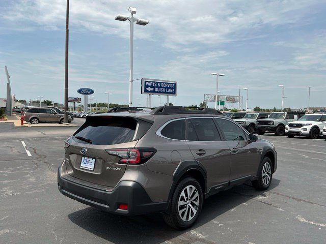 Used 2024 Subaru Outback Premium AWD/4WD image 3