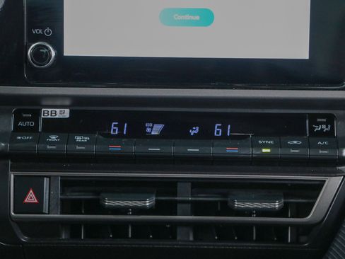 Used 2025 Toyota Camry SE FWD image 20