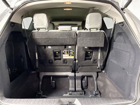 Certified 2025 Toyota Sienna XLE FWD image 38
