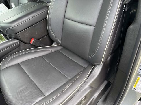Used 2025 Chevrolet Suburban Premier RWD image 22