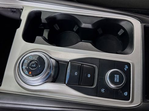 Used 2022 Ford Explorer XLT image 17