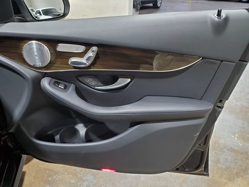 Used 2017 Mercedes-Benz GLC 300 4MATIC image 16