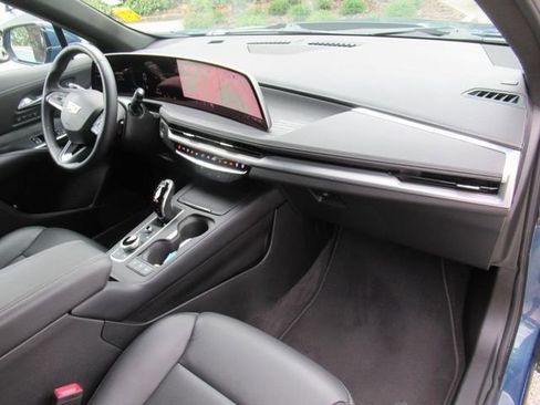 Certified 2025 Cadillac XT4 Premium Luxury image 12