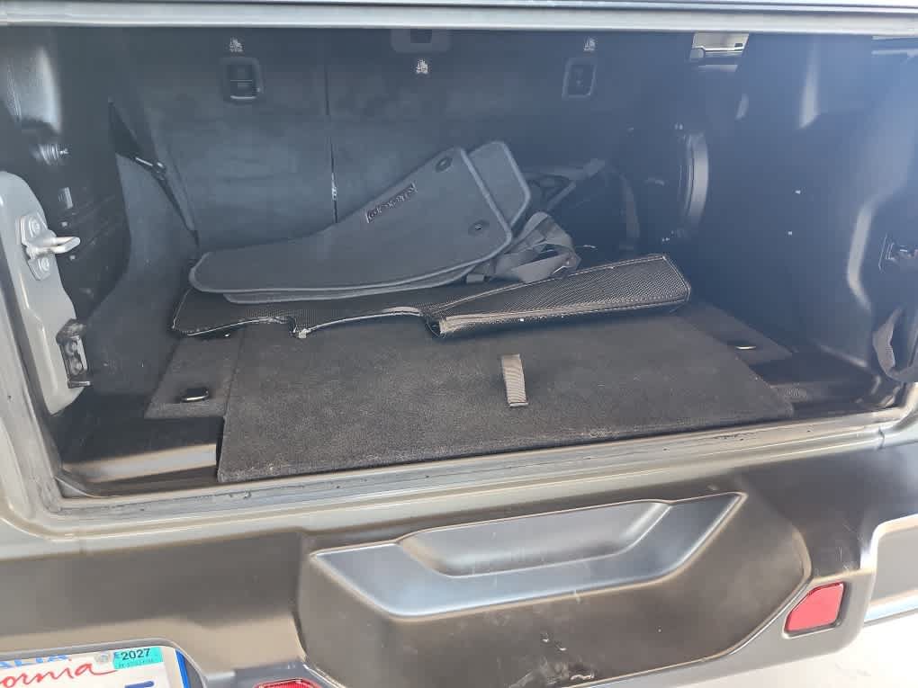 Used 2019 Jeep Wrangler Unlimited Sahara w/ Uconnect 4C Nav & Sound Group AWD/4WD image 28