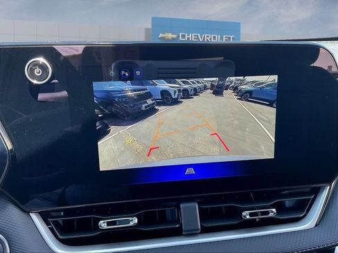 New 2027 Chevrolet Equinox LT w/ Convenience Package II FWD image 7