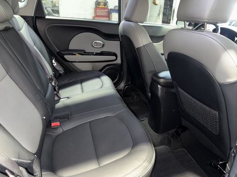 Used 2016 Kia Soul + w/ Primo Package FWD image 27