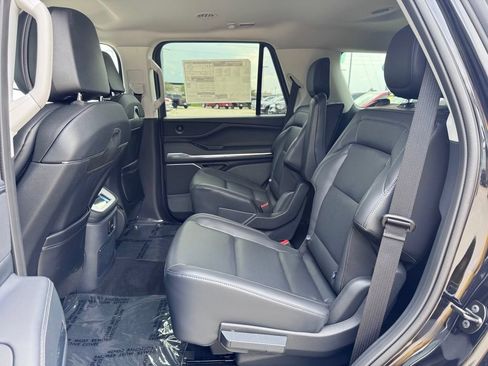New 2027 Lincoln Navigator Premiere AWD/4WD image 23