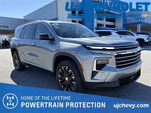 Used 2025 Chevrolet Traverse LT w/ Sun and Wheel Package image 1