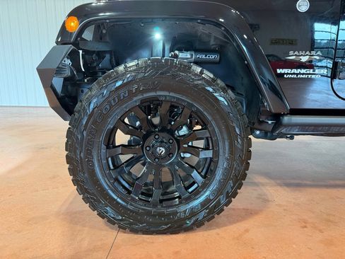 Used 2017 Jeep Wrangler Unlimited Sahara image 10