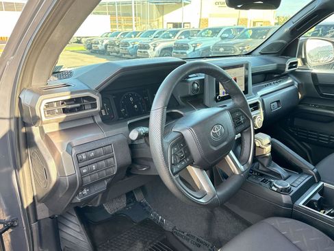 Used 2025 Toyota Tacoma SR5 AWD/4WD image 10