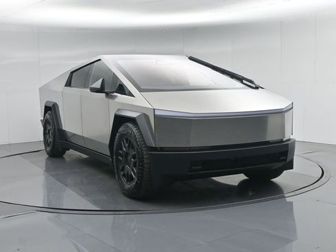 Used 2025 Tesla Cybertruck AWD Crew Cab image 54