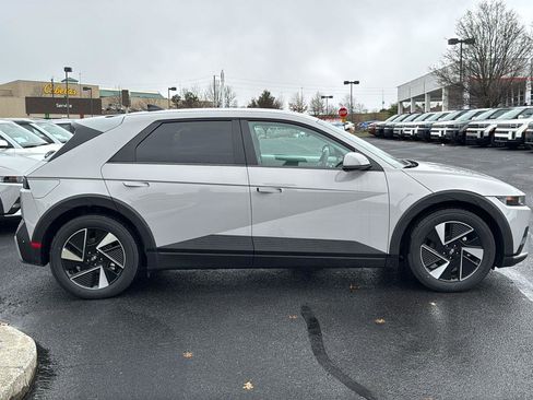 New 2026 Hyundai Ioniq 5 SE image 3