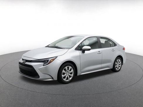 Used 2025 Toyota Corolla LE FWD image 3
