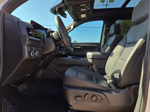 Used 2025 Chevrolet Suburban RST w/ RST Capability Package AWD/4WD image 16