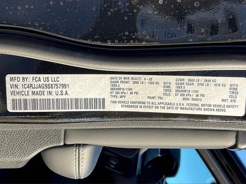 New 2025 Jeep Grand Cherokee L Altitude image 19