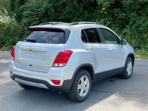 Used 2020 Chevrolet Trax LT w/ Sun & Sound Package AWD/4WD image 5