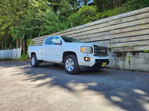 Used 2016 GMC Canyon SLE AWD/4WD image 12