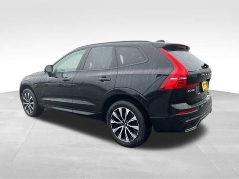 Used 2025 Volvo XC60 B5 Plus image 7