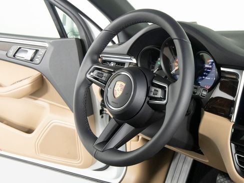 New 2026 Porsche Macan AWD/4WD image 31