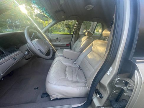 Used 2000 Ford Crown Victoria LX RWD image 7