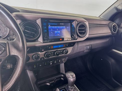Certified 2018 Toyota Tacoma Limited AWD/4WD image 16