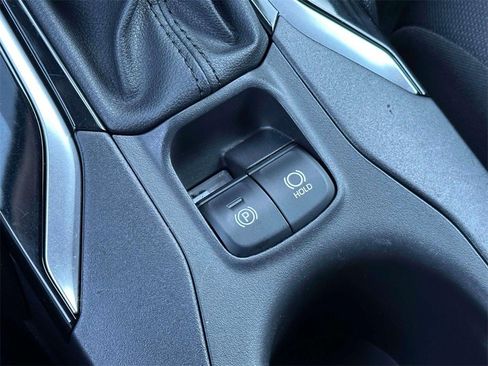 Used 2022 Toyota Corolla Cross LE image 31