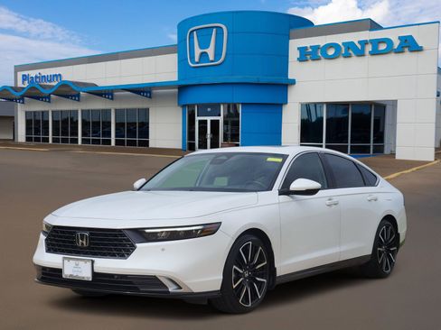 Used 2025 Honda Accord Touring image 2