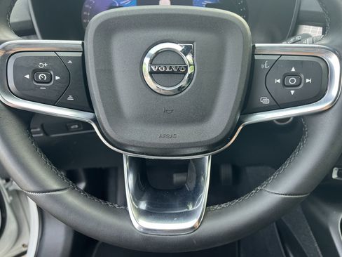 Used 2023 Volvo XC40 B5 Core AWD/4WD image 9