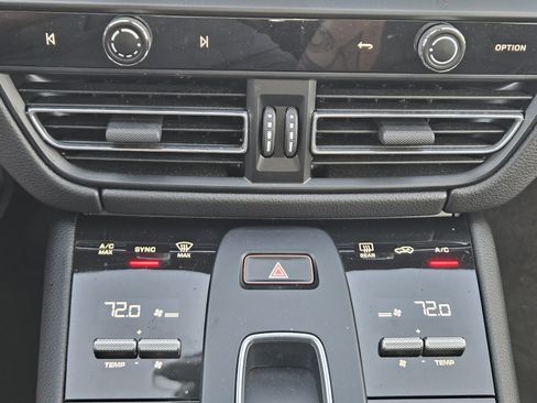 Used 2023 Porsche Macan Turbo image 19