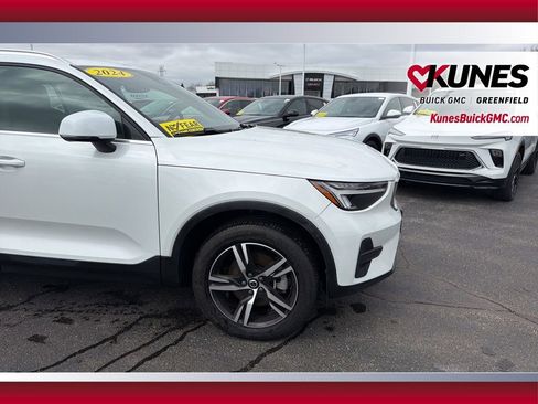 Used 2024 Volvo XC40 B5 Core AWD/4WD image 15