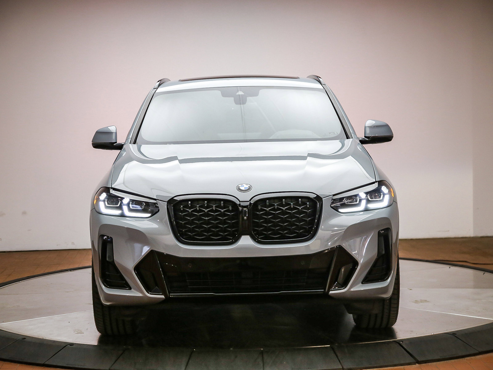 Used 2024 BMW X4 xDrive30i w/ Premium Package AWD/4WD image 2