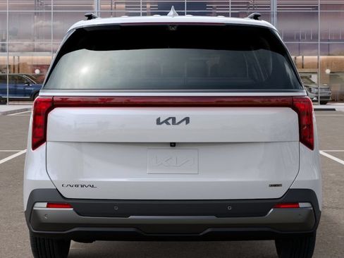 New 2027 Kia Carnival SX FWD image 13